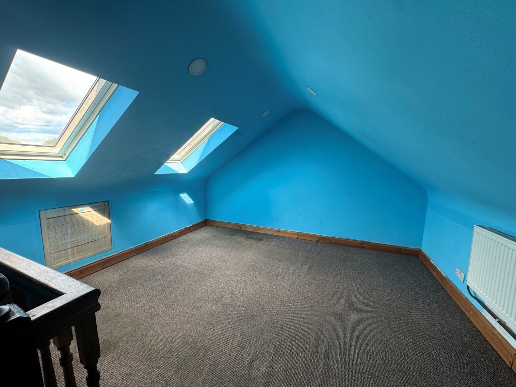 Lot: 218 - VACANT TWO-BEDROOM FLAT - Bedroom 2 - Attic